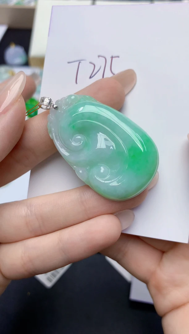 翡翠18K金镶嵌颈饰n**a天然缅甸翡翠A货