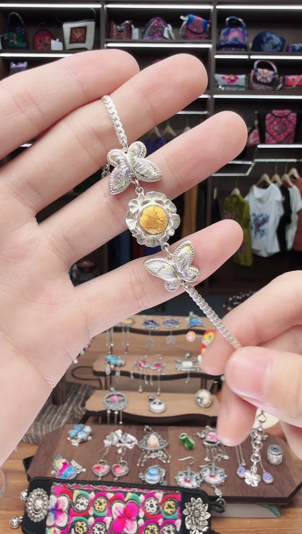 织绣66蒙阿苏苗绣传承店