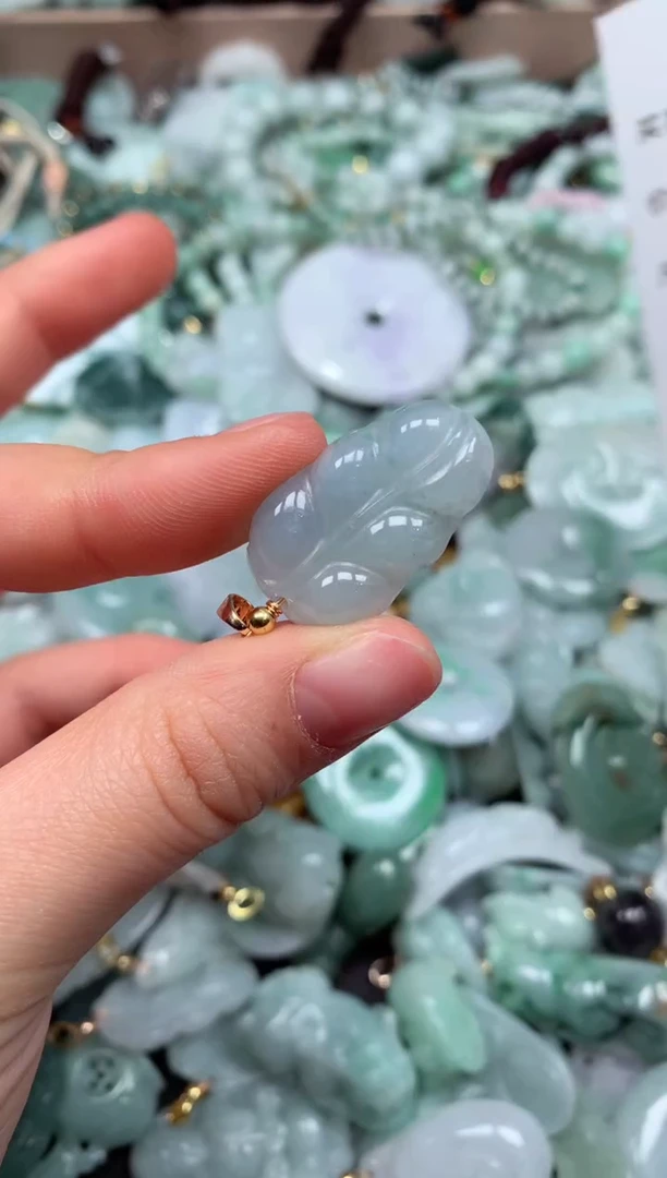 翡翠未镶嵌颈饰臻露珠宝413