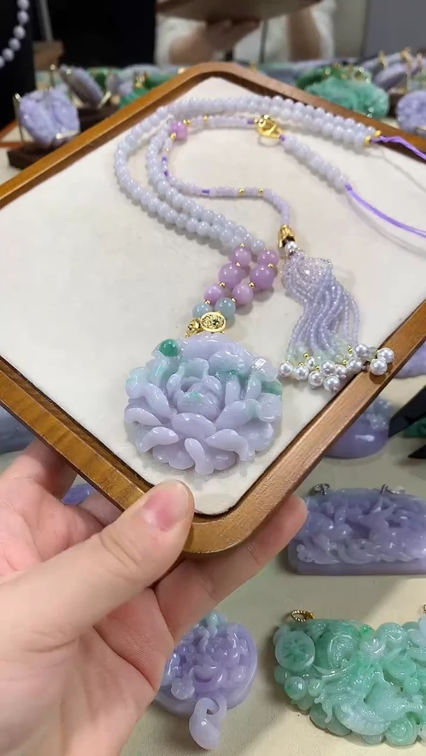 颈饰未镶嵌翡翠吊坠
