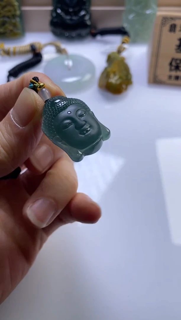 颈饰未镶嵌翡翠