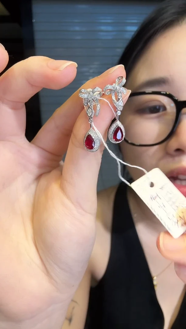 18K金镶嵌耳饰红宝石1.08ct
