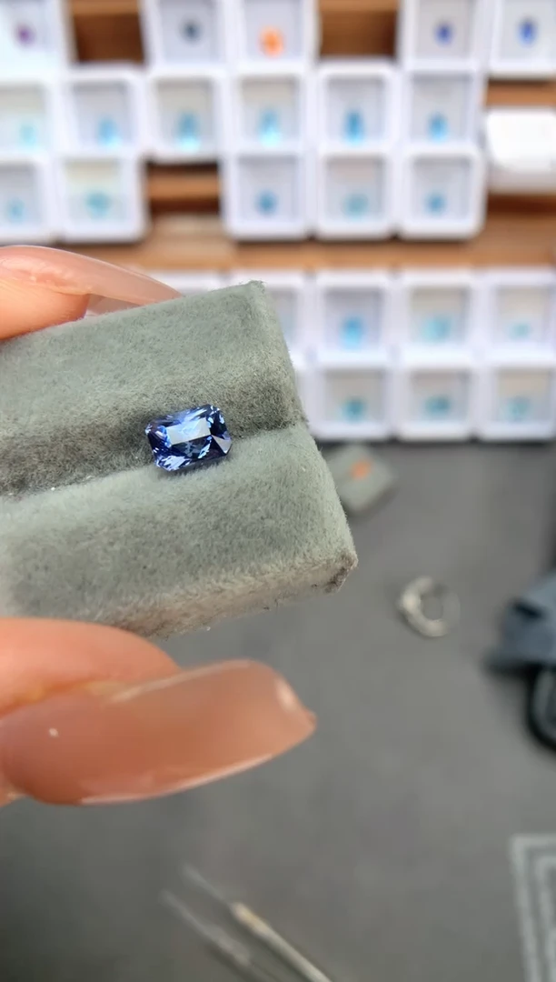 未镶嵌裸石定制蓝宝石1.12ct 无烧矢车菊