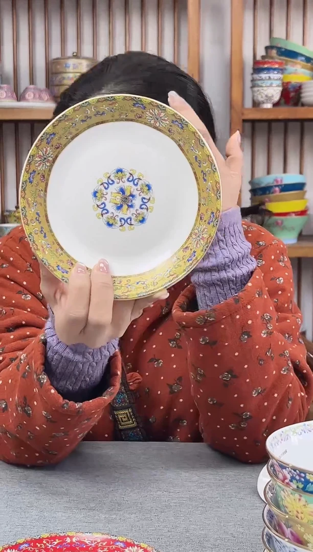 A3金色缠枝莲骨碟6寸