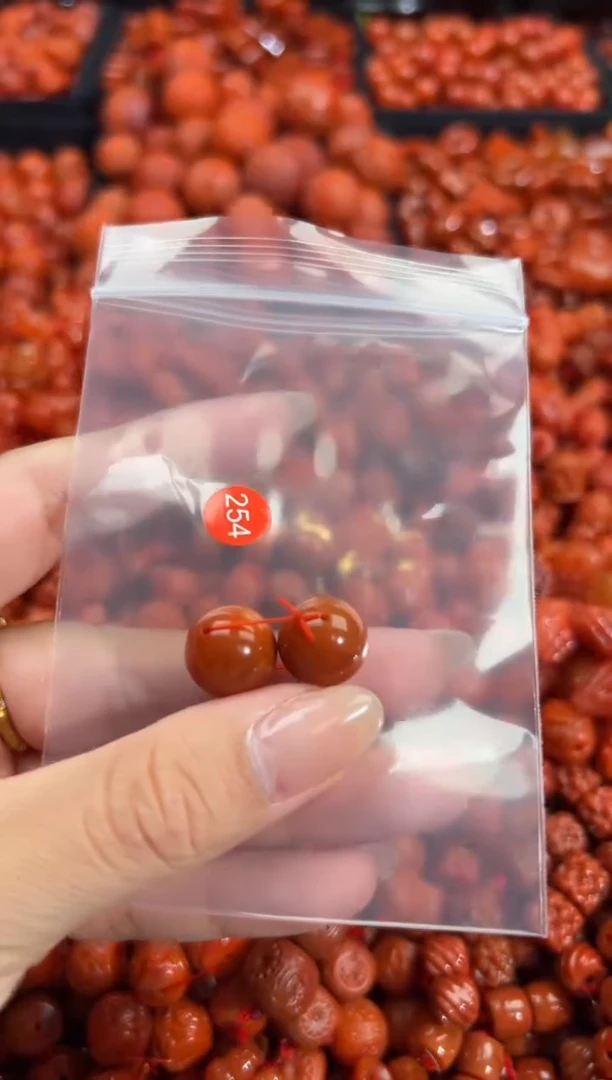 南红玛瑙未镶嵌颈饰1