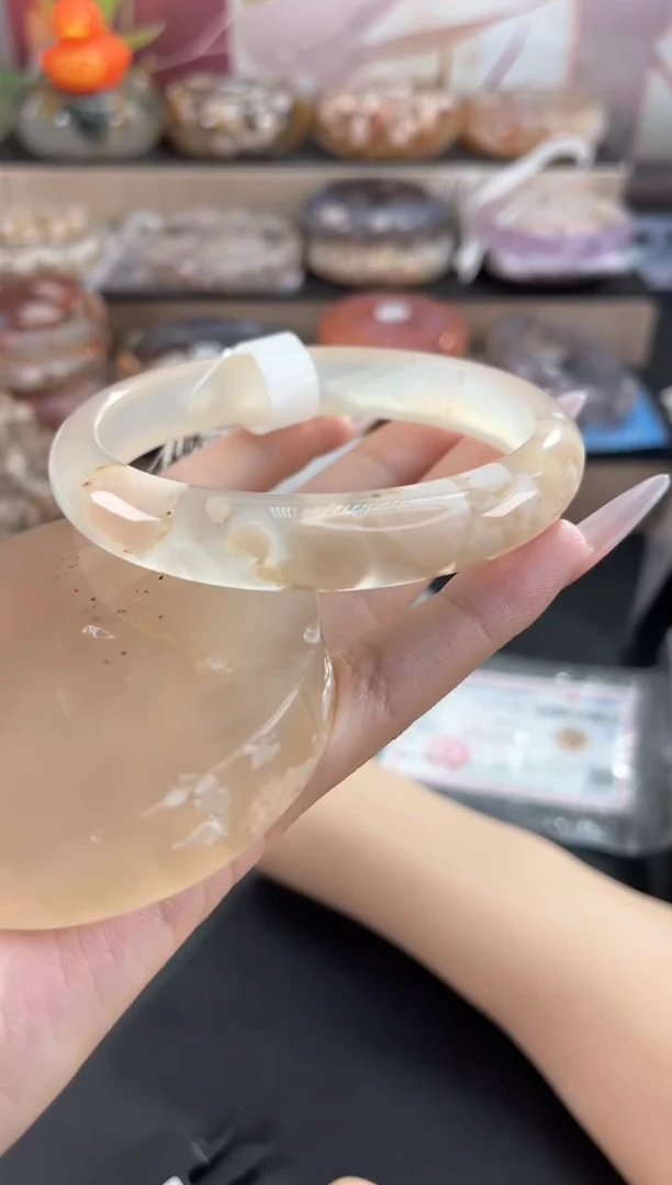 未镶嵌手镯石英质玉65