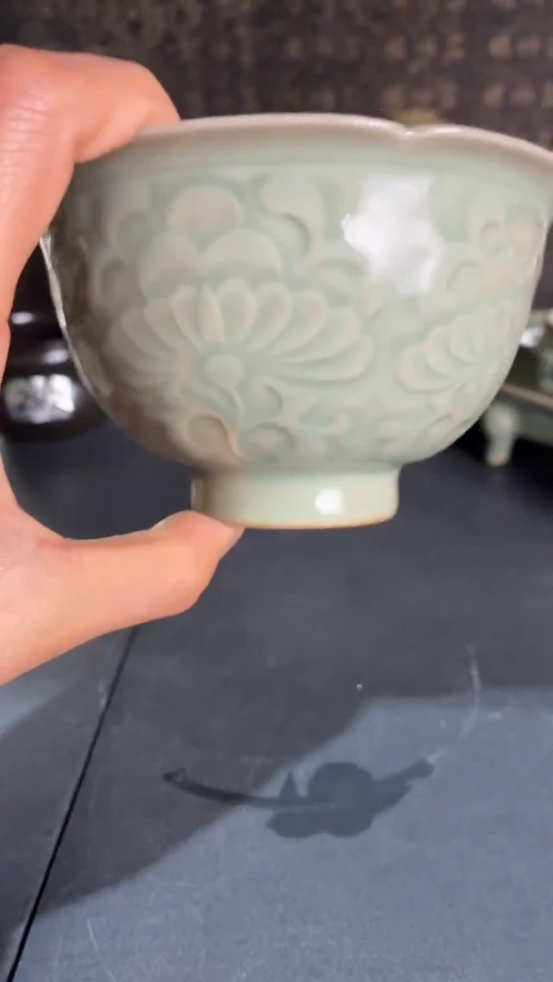 耀州窑仰山天青团菊高足碗微瑕