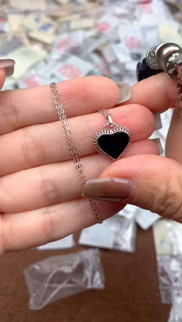 18K金镶嵌挂件翡翠—