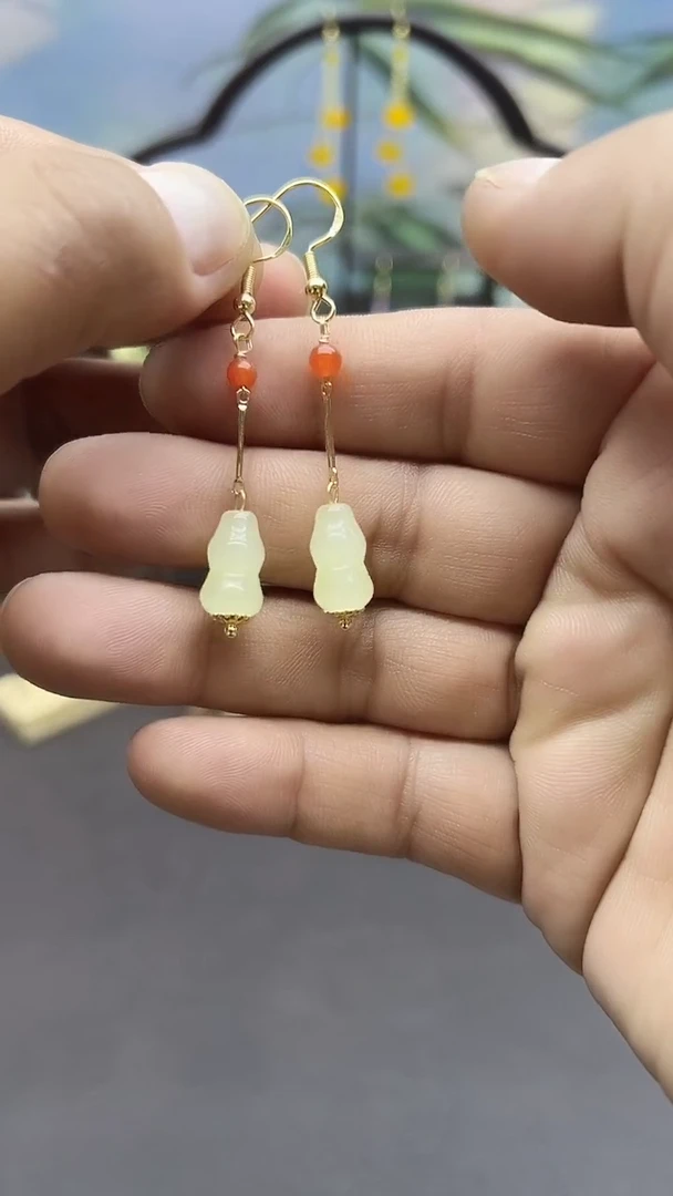 未镶嵌石英质玉（金丝玉）耳饰238