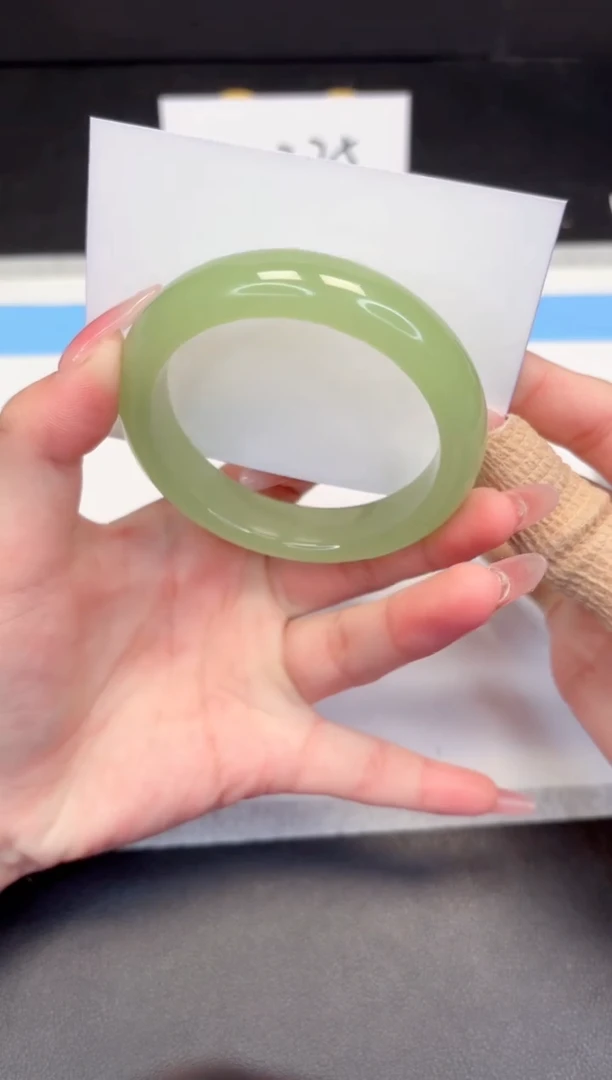 【闪购商品】石英质玉手镯未镶嵌15-56.4