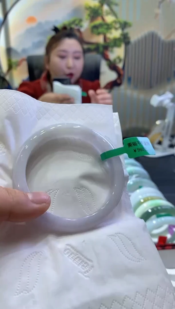 【闪购商品】翡翠手镯未镶嵌多人06821