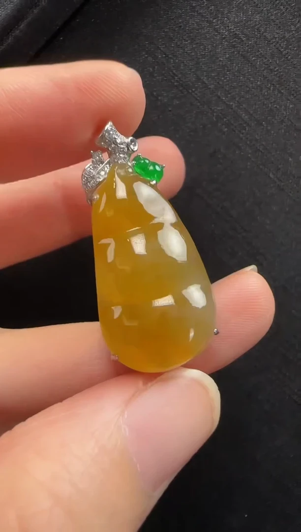 颈饰18K金镶嵌翡翠310豆子一个