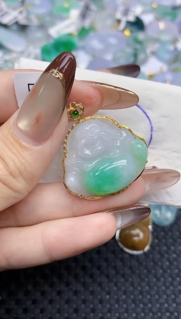 颈饰18K金镶嵌翡翠   天然翡翠A货  百元以上9米证书费自理