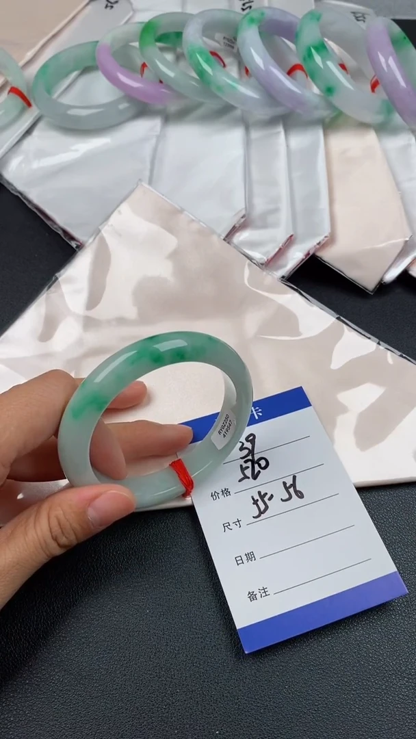 拍哪个发哪个，以实物为准