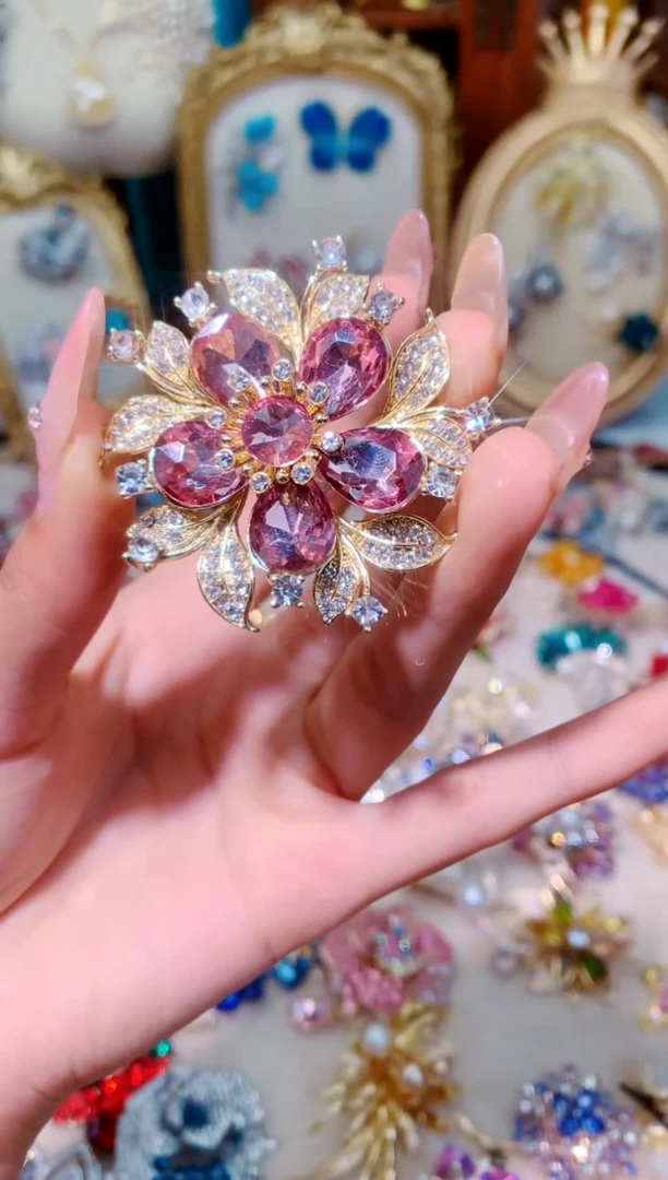 大理石铁合金胸针
