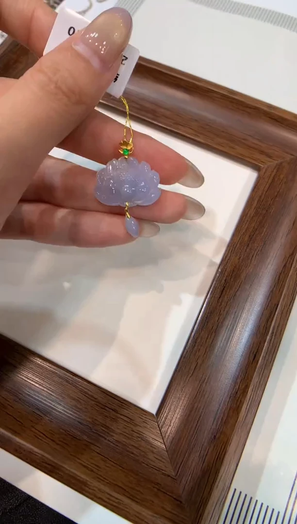 颈饰18K金镶嵌翡翠莲花