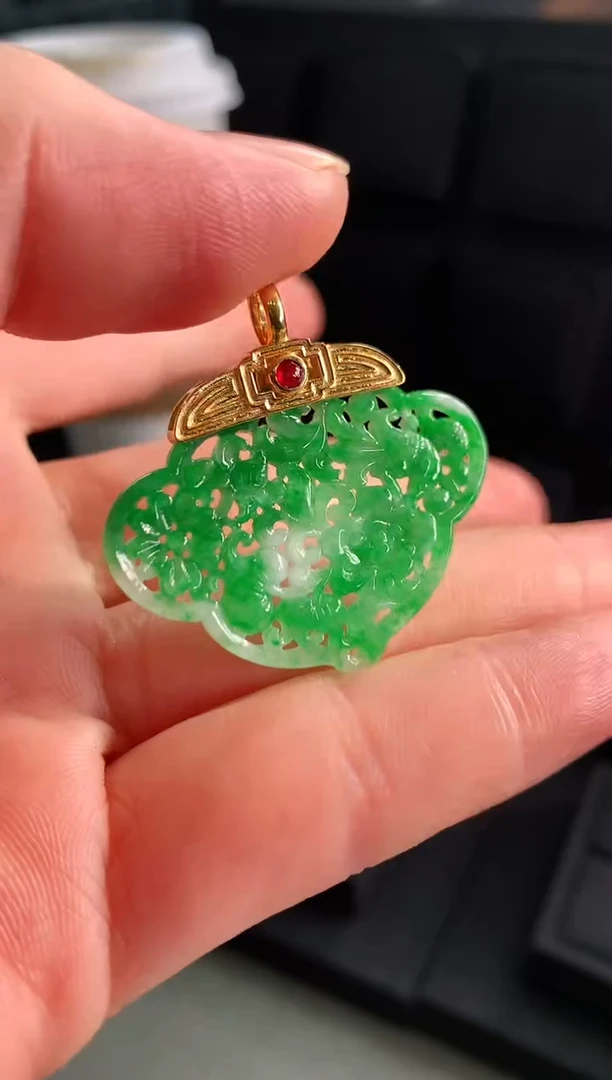 【闪购商品】翡翠吊坠(不含链)18K金镶嵌吊坠