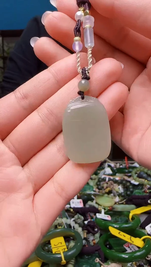 颈饰未镶嵌和田玉1