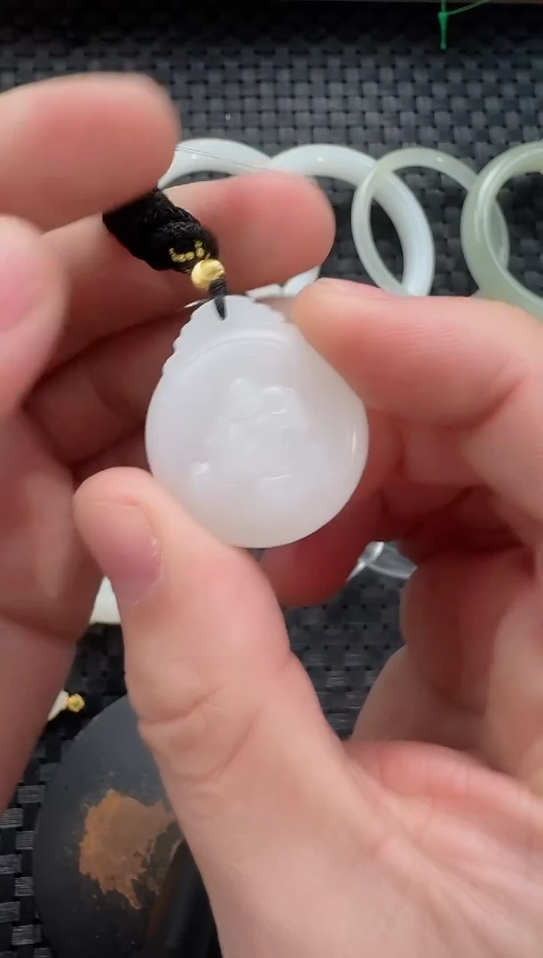 颈饰未镶嵌和田玉佛牌