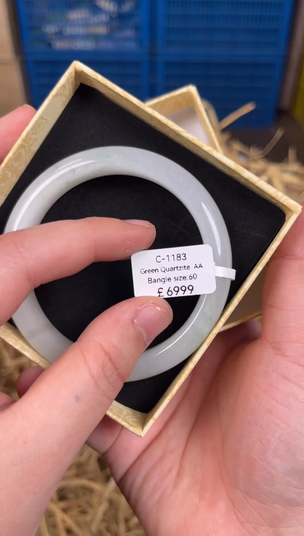 未镶嵌手镯石英质玉C1183