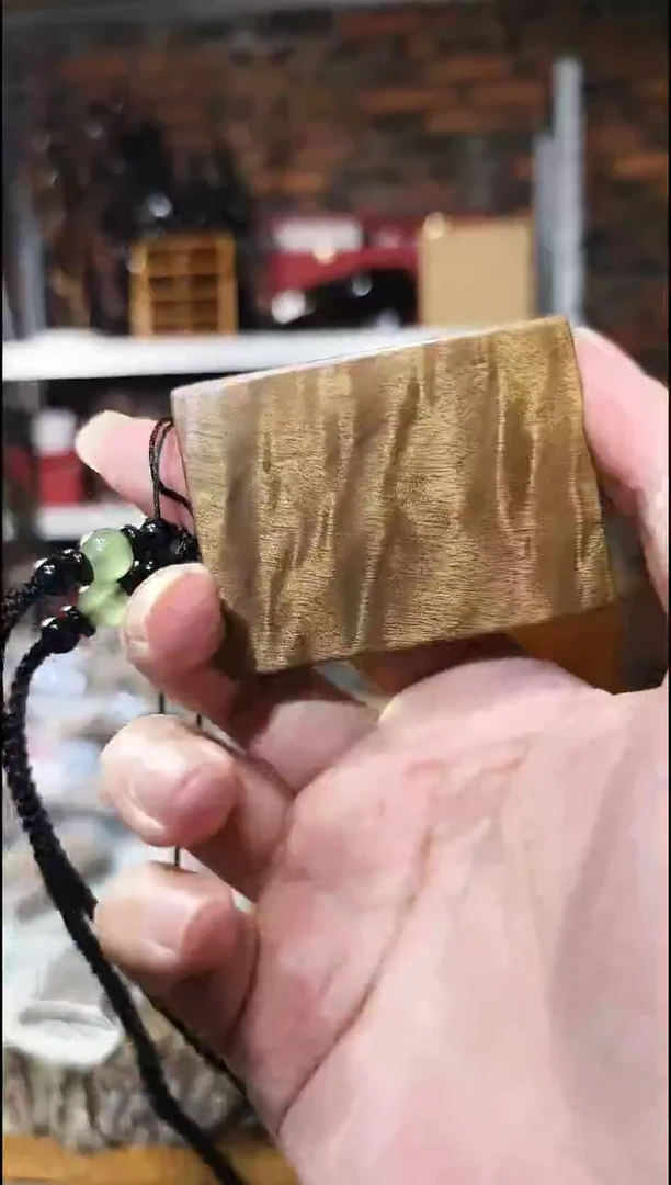 金丝楠无事牌脖挂