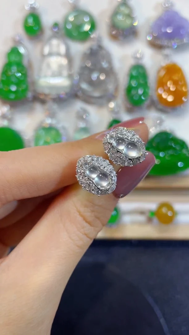 颈饰18K金镶嵌翡翠团购16