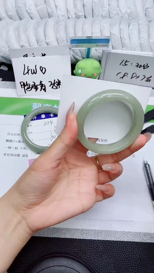 石英质玉手镯未镶嵌325-52