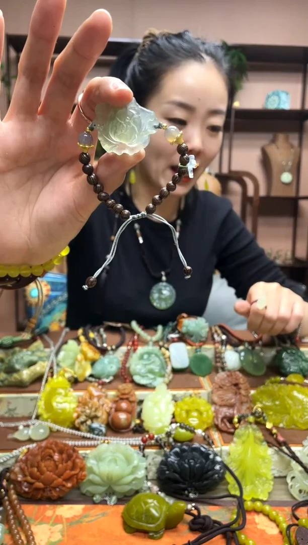 未镶嵌岫玉吊坠多样性发货发其中之一