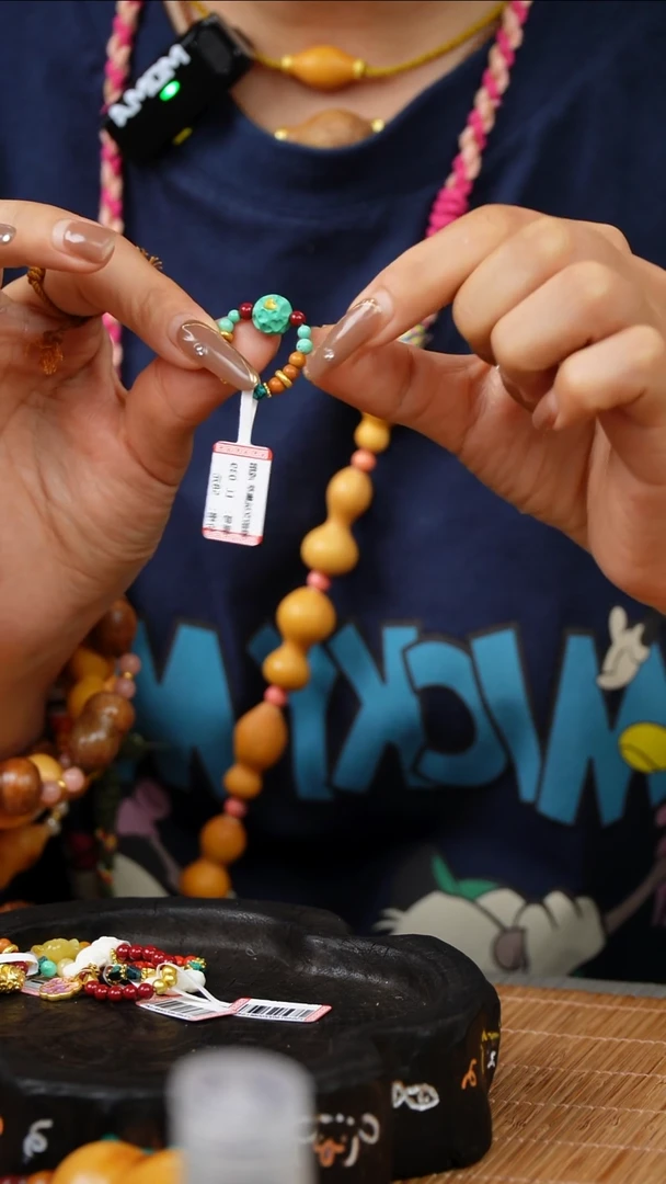 多种款式随机发戒指