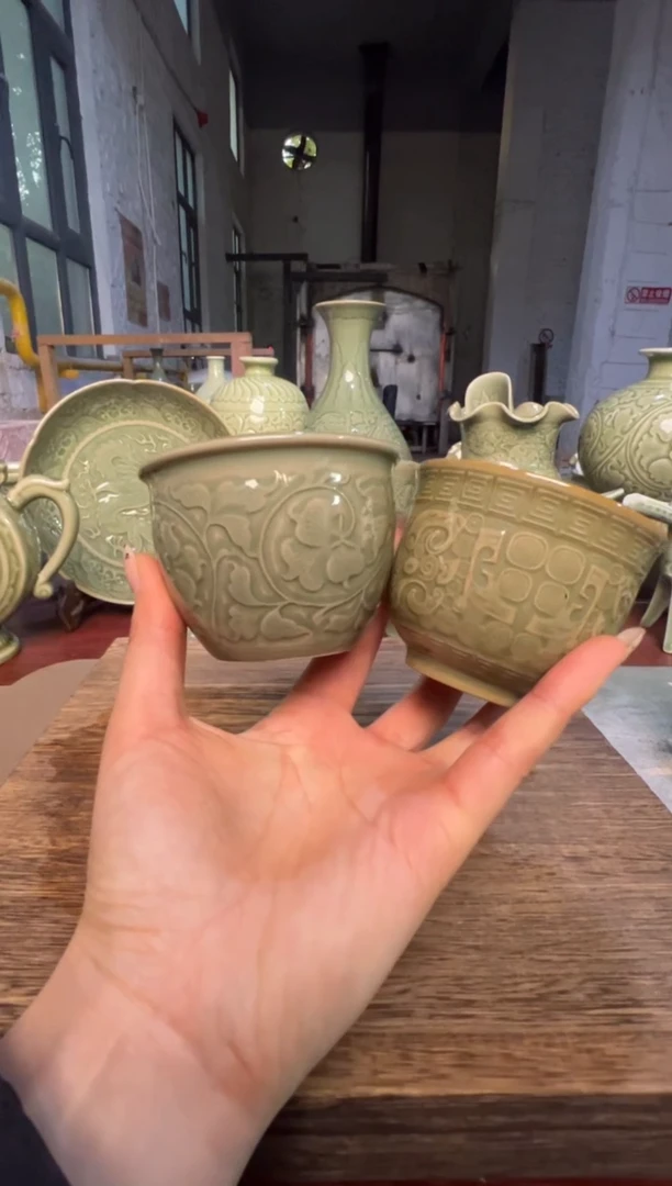 微瑕耀州窑饕餮杯+牡丹杯