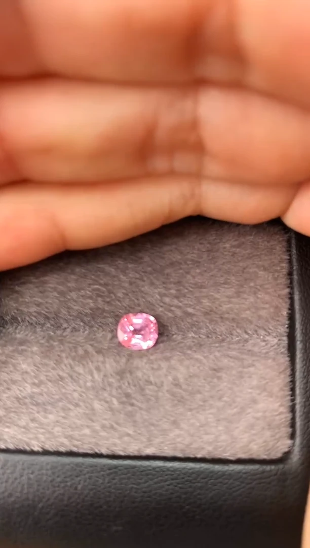 未镶嵌裸石定制尖晶石枕型 粉樱花色调 0.97ct