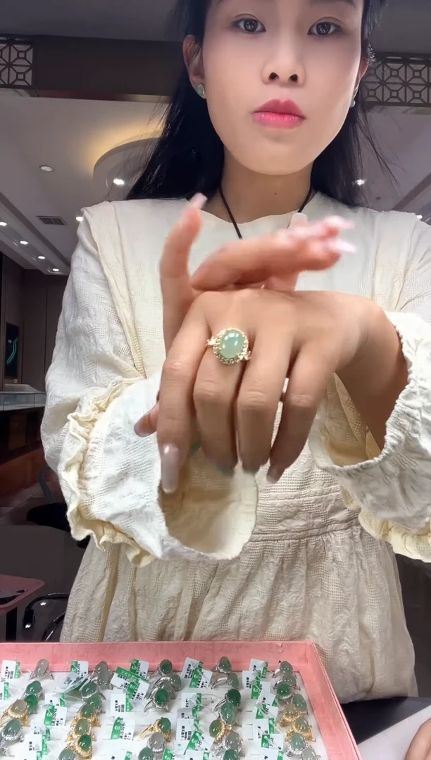 石英质玉手镯未镶嵌戒指