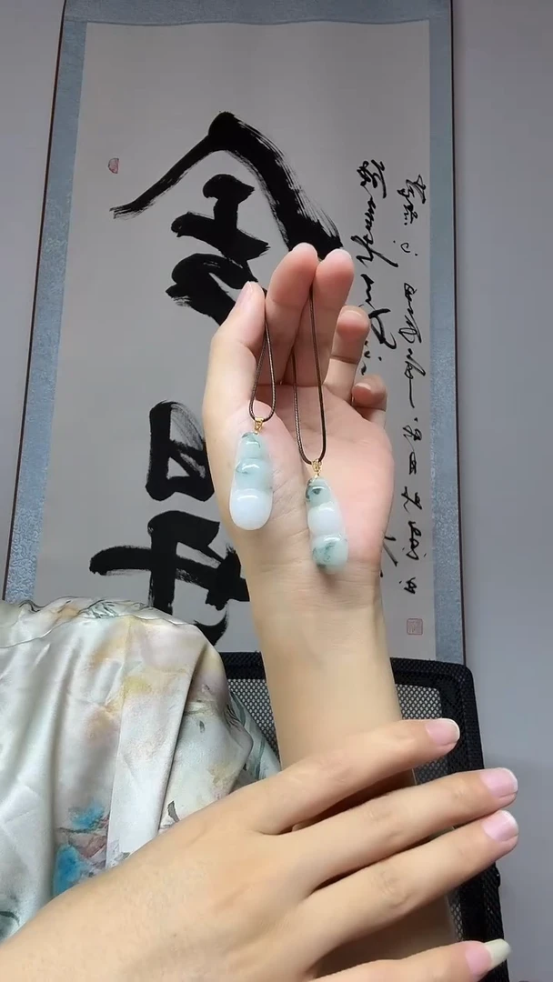 吊坠(不含链)18K金镶嵌翡翠豆子多样性发其一