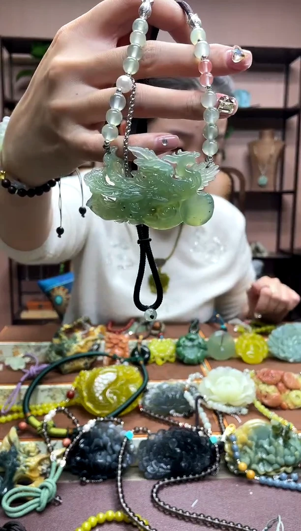 未镶嵌岫玉吊坠·