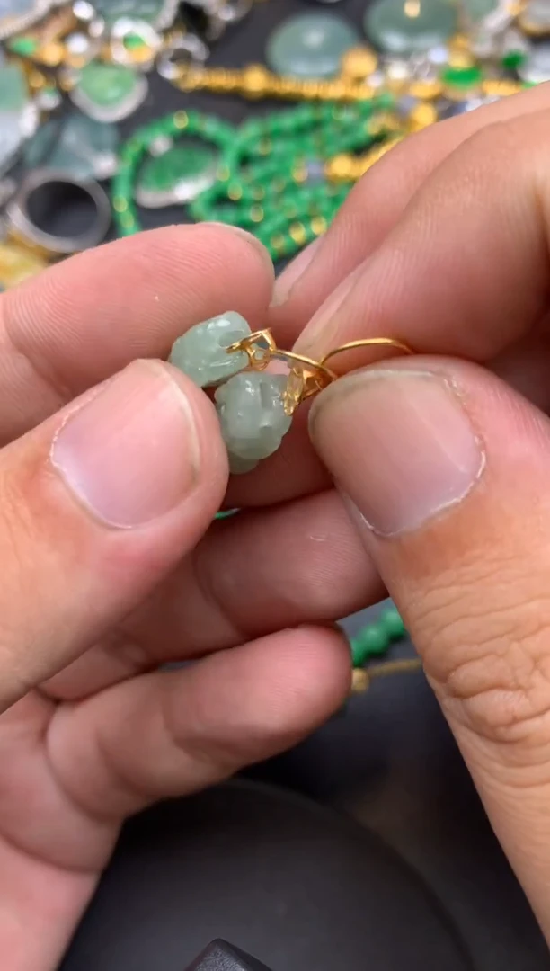 颈饰18K金镶嵌翡翠?**?塑商品不退不换