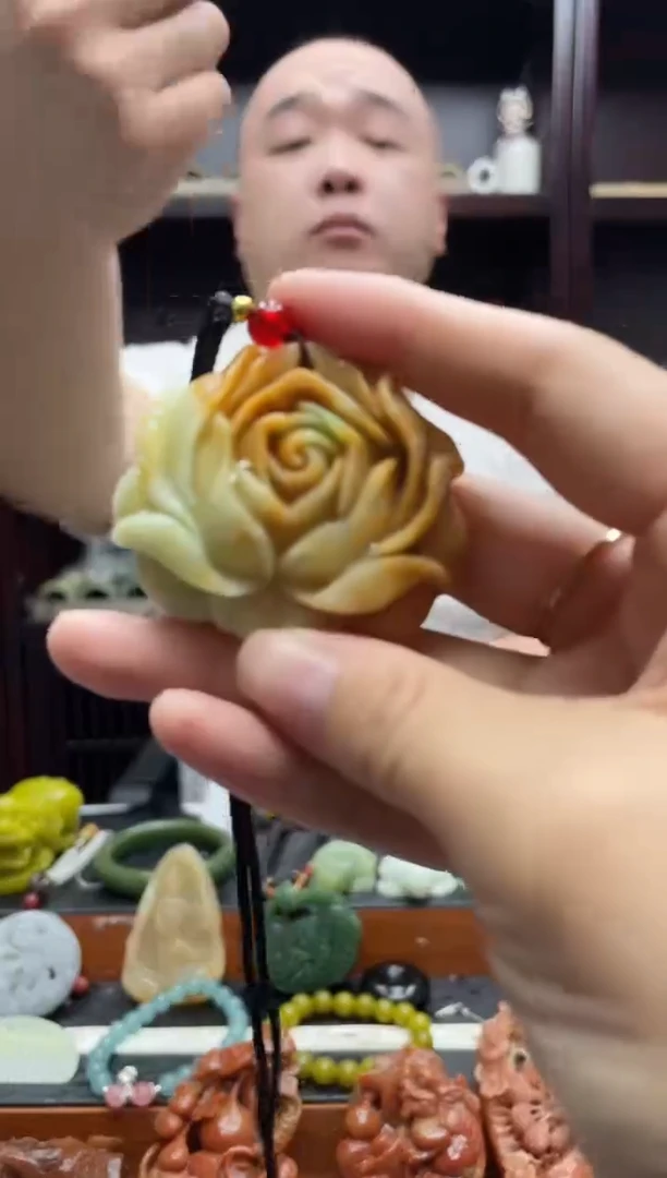 岫玉未镶嵌吊坠·