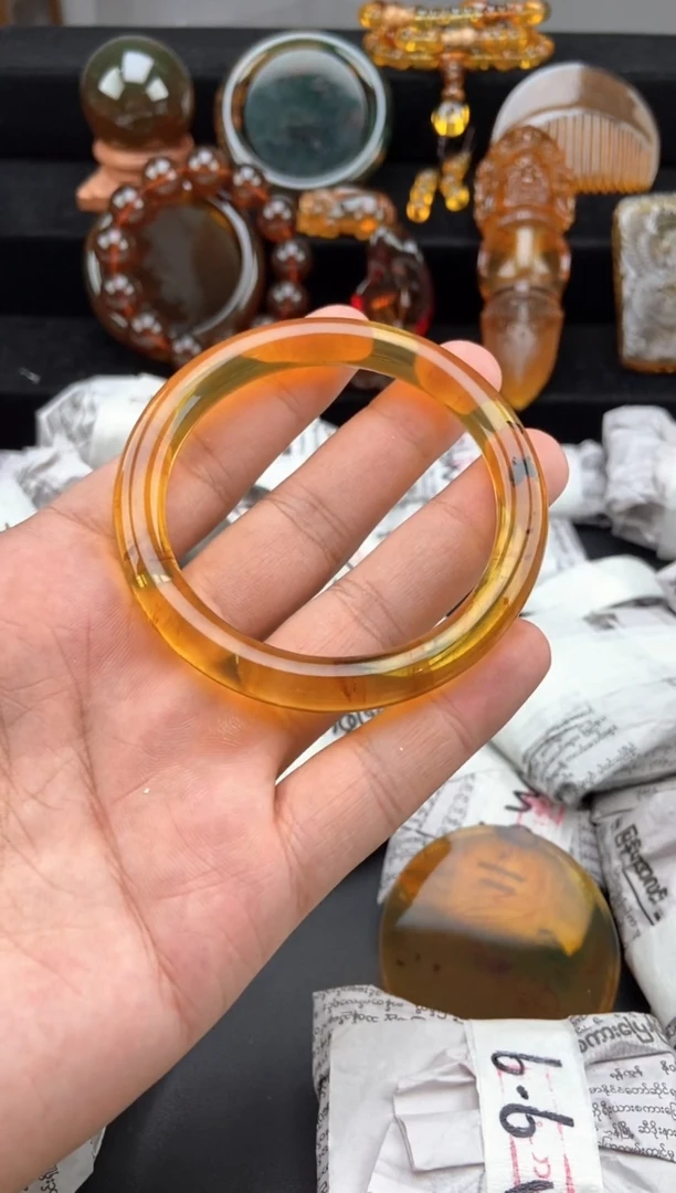 琥珀未镶嵌手镯56.9圈口棕蓝珀手镯