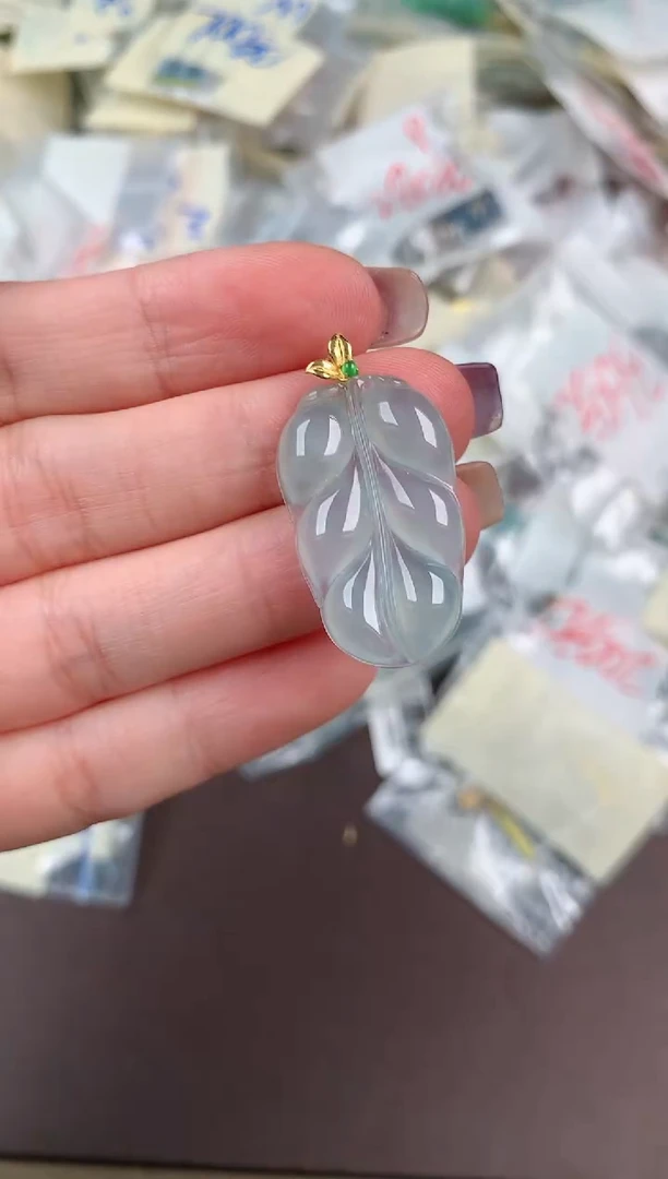翡翠挂件18K金镶嵌一