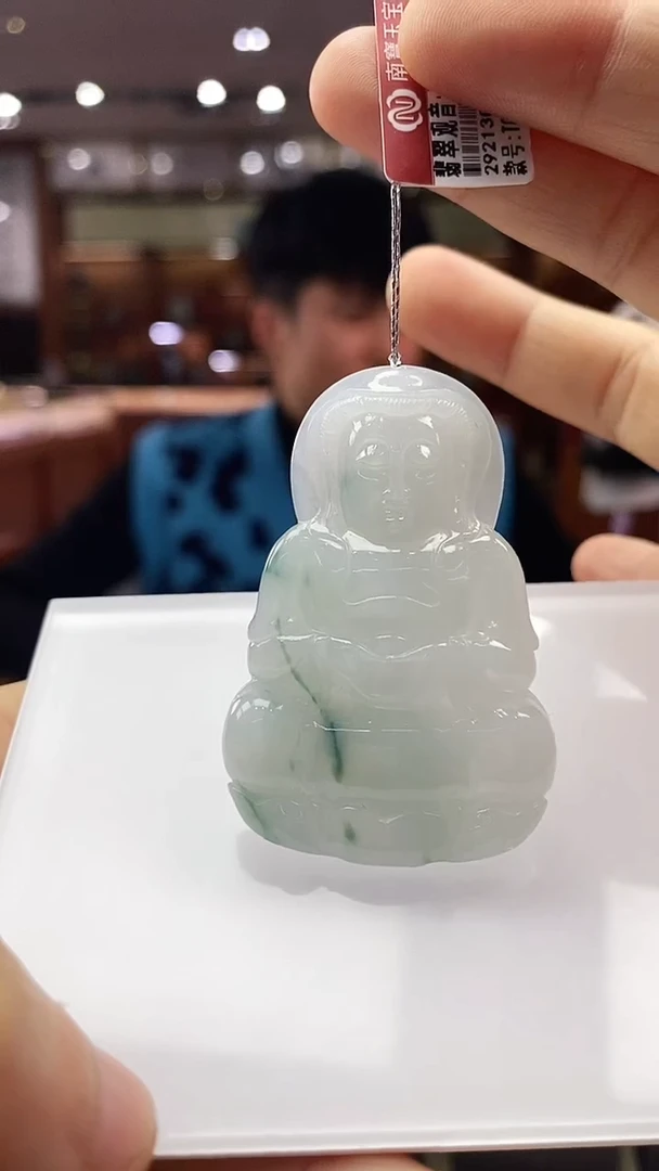颈饰未镶嵌翡翠观音