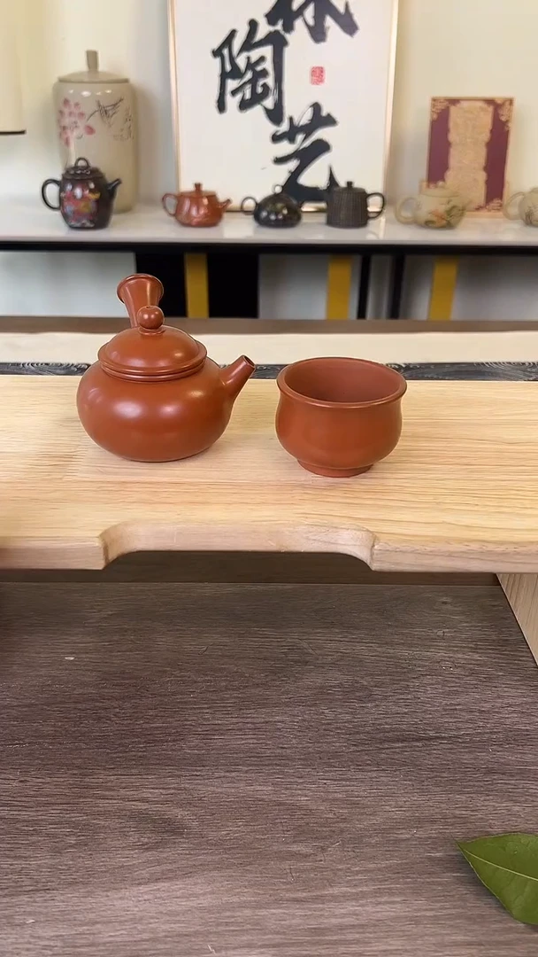 学**锋侧把1个，主人杯1个，小杯2个。