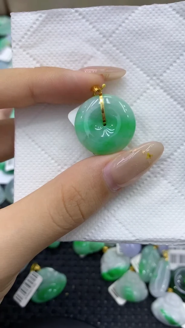 颈饰18K金镶嵌翡翠天然缅甸翡翠A货