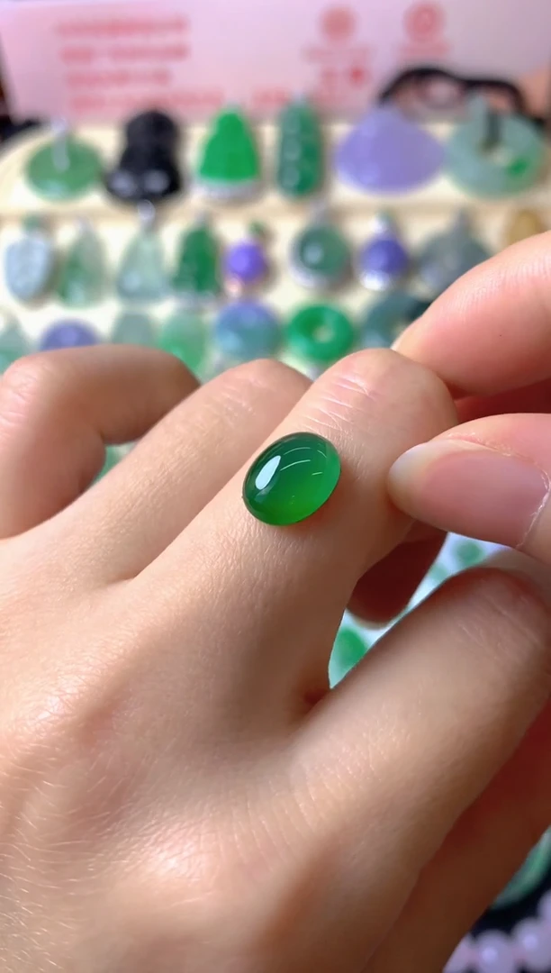 未镶嵌定制翡翠新****）裸玉（客户意向镶嵌）