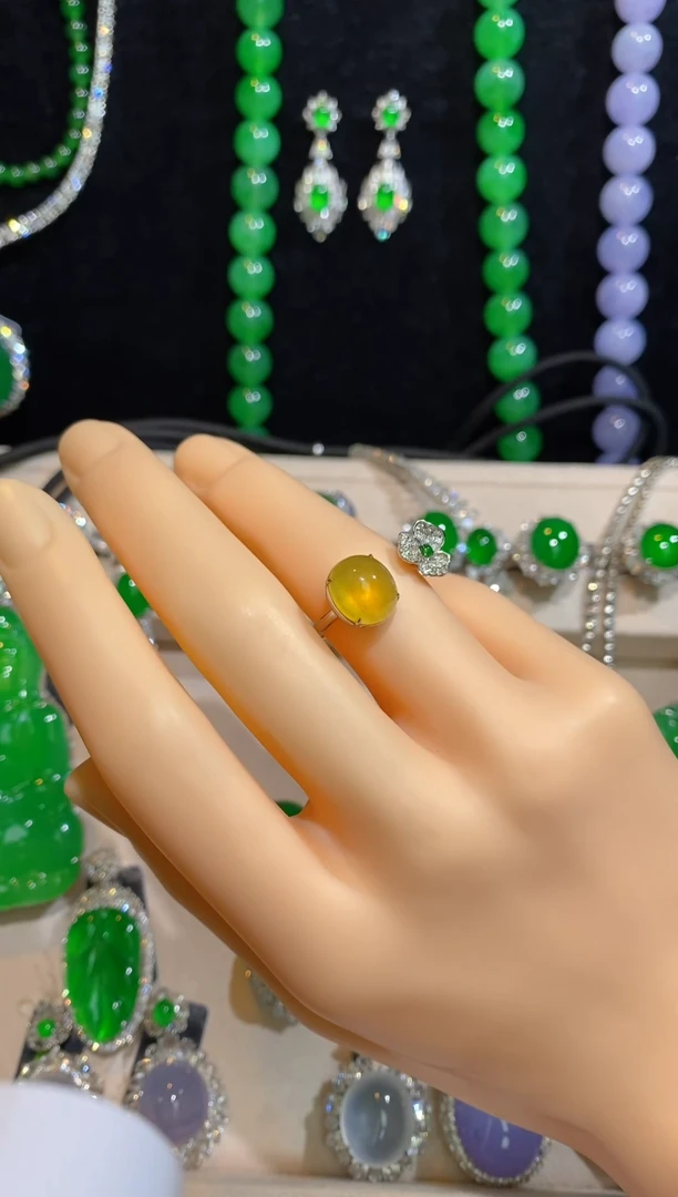 18K金镶嵌戒指翡翠翡翠戒指