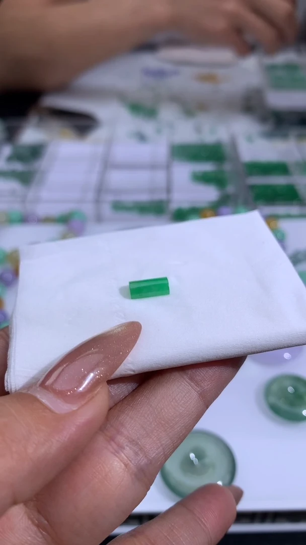 定制翡翠未镶嵌伊***兜翡翠