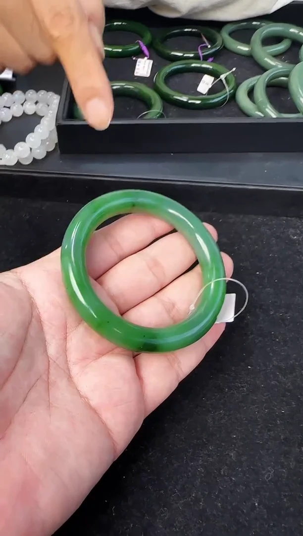 颈饰未镶嵌和田玉（碧玉）俄老料圈口约58mm