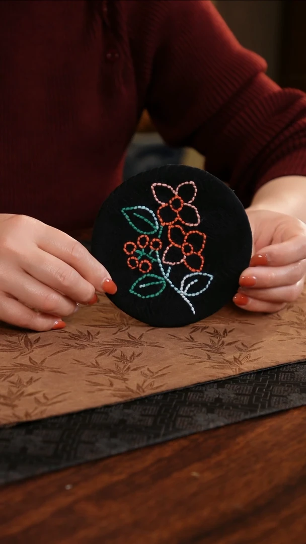 【闪购商品】织绣花卉圆形小号杯垫F款