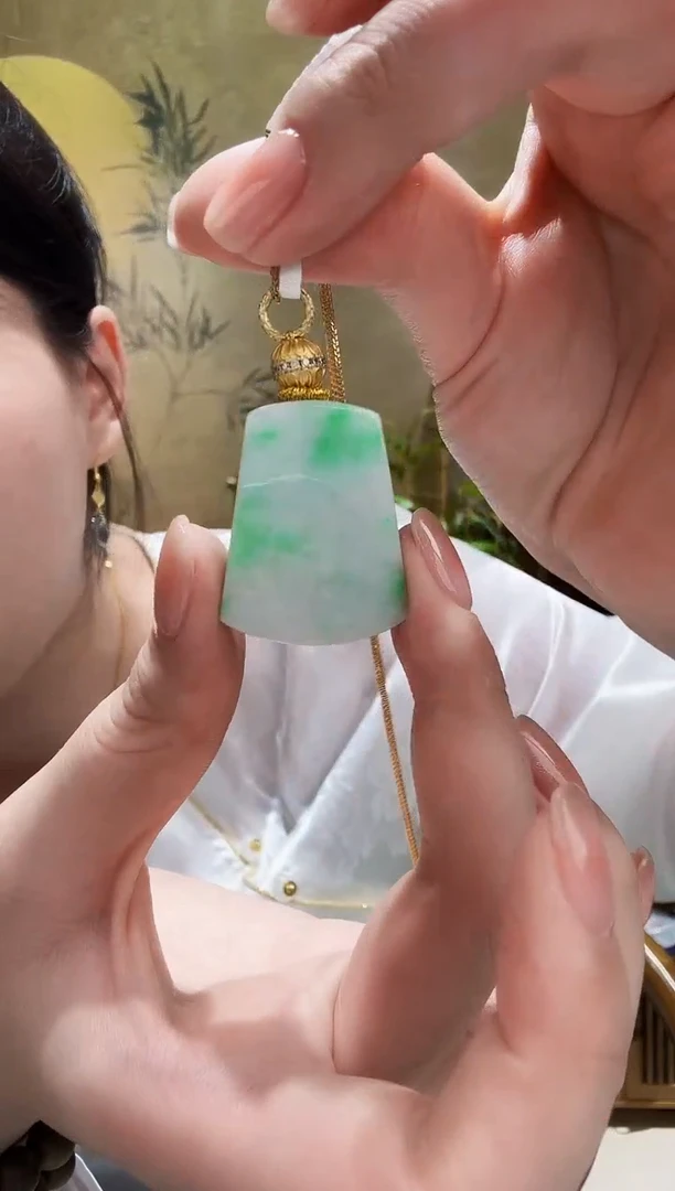 颈饰未镶嵌翡翠吊坠