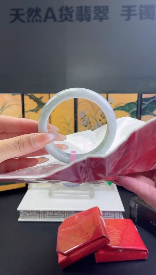 翡翠手镯未镶嵌翡翠手镯
