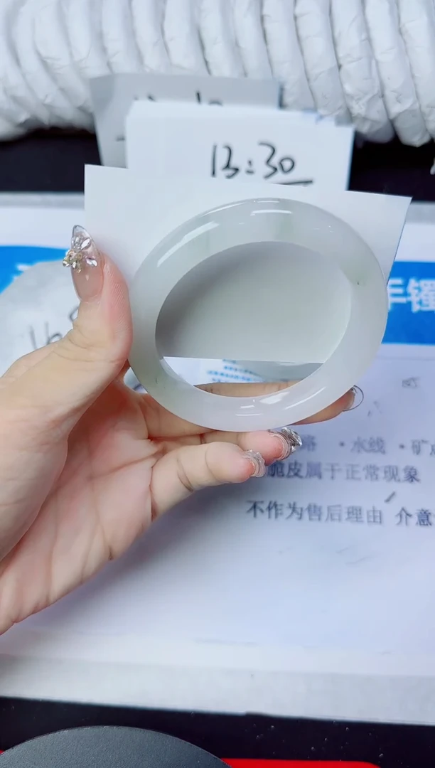 石英质玉手镯未镶嵌258/58.7