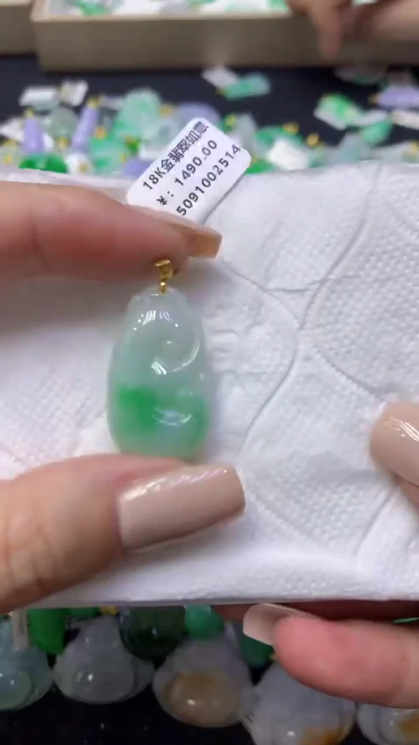 颈饰18K金镶嵌翡翠天然缅甸翡翠A货